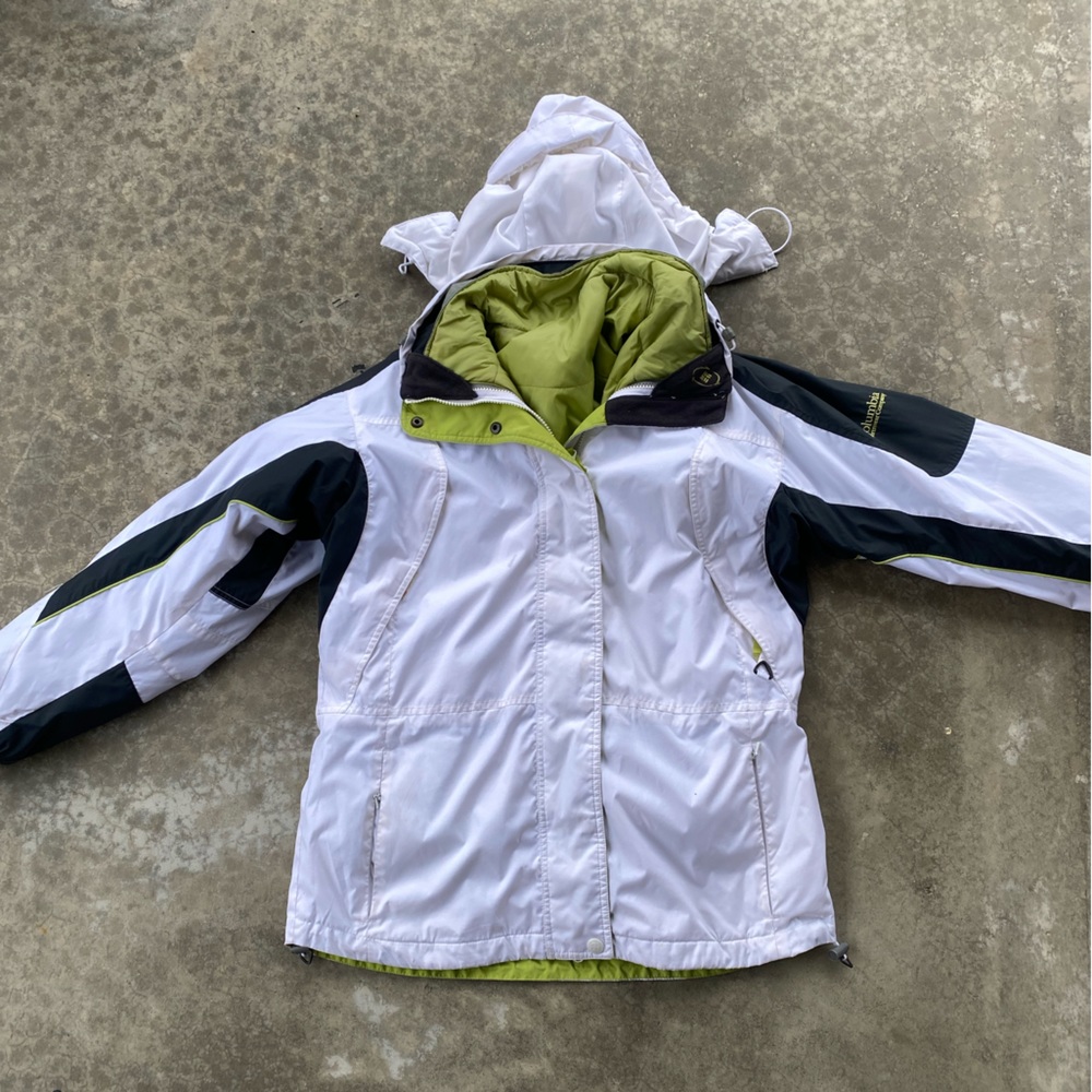 2-in-1 Columbia winter coat with removable base layer